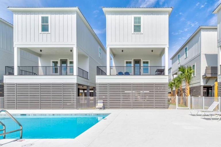 Amazing new house - steps away from beach! - B&B Gulf Shores