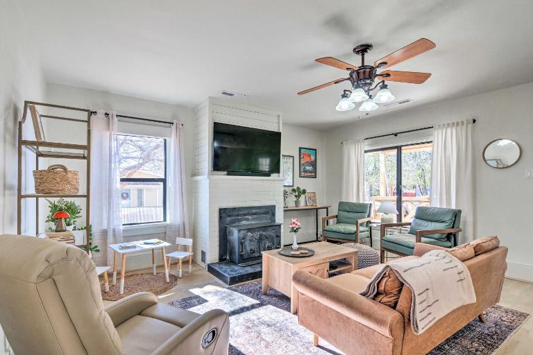 Modern Kanab Home: Fire Pit, Red Rock Views! - B&B Kanab