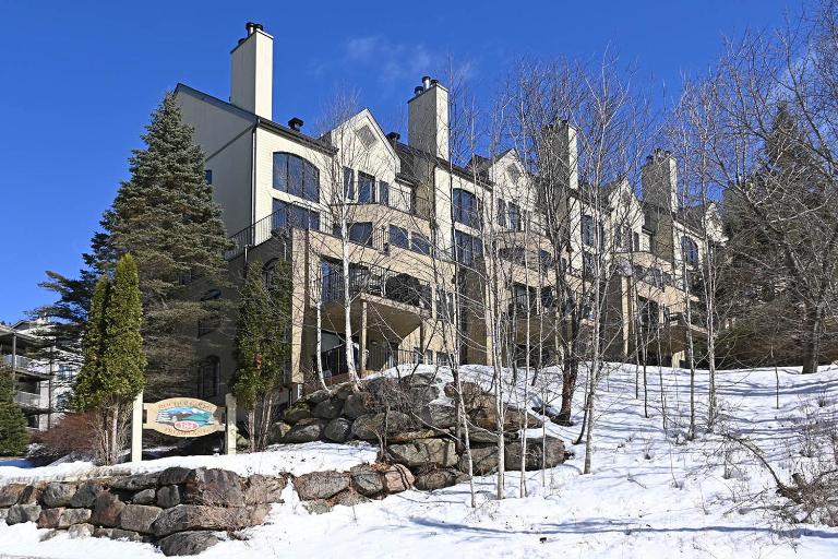 Tremblant Rocher Soleil Ski In Ski Out 2 Bedroom - B&B Mont-Tremblant
