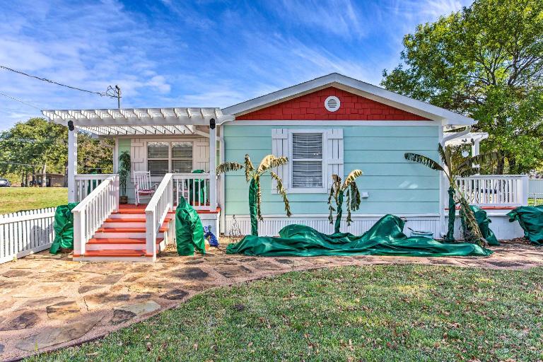 Walk to Cedar Creek Reservoir: Home w/ Fire Pit! - B&B Tool