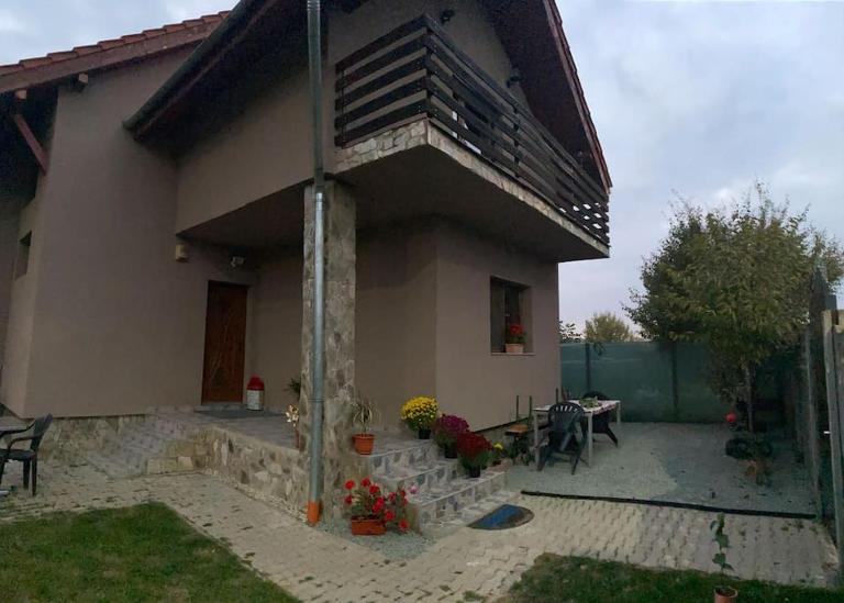 Vila primitoare in apropiere de aeroport - Ferienwohnung Ghiroda