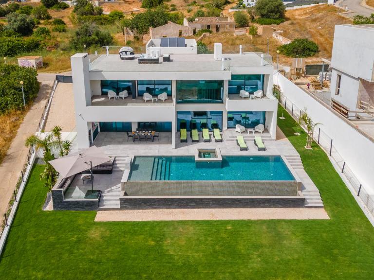 Villa das Amendoeiras by HelloVacations - B&B Albufeira