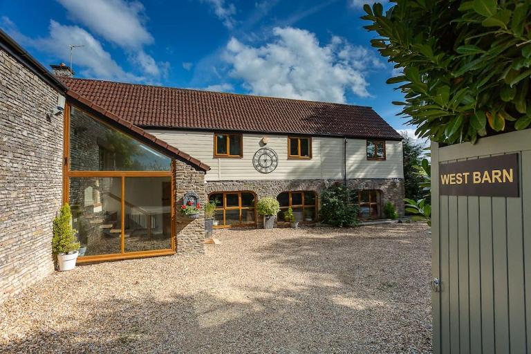 The West Barn near Bath, sleeps 24 and 2 hot tubs - B&B Bristol