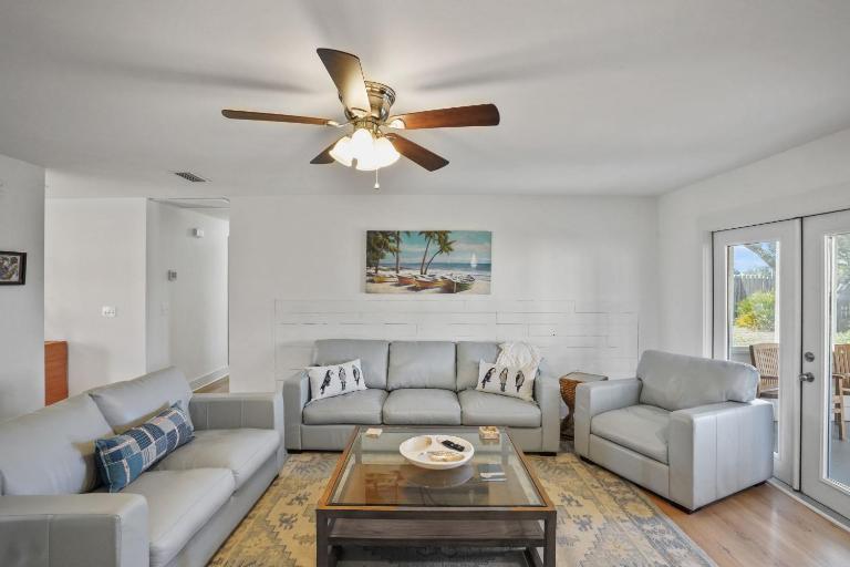 Southern Mermaid Cottage- Pet Friendly Fenced - Chambres d'hôtes Saint Joe Beach