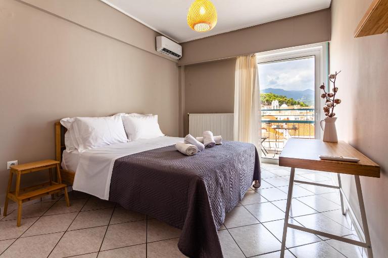 Kalamata Old City - Minimal Urban Retreat - B&B Kalamata