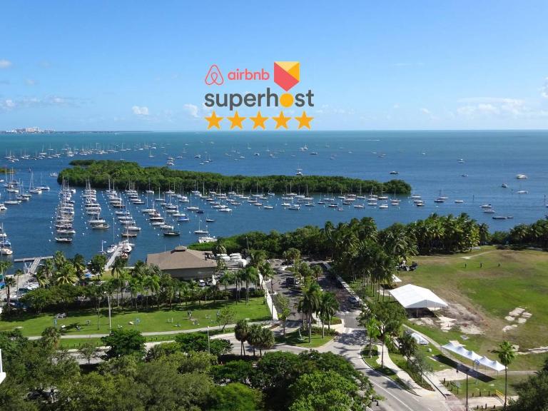 Ocean View Balcony steps from Restaurants, Peacock Park & Marina - Ferienwohnung Miami