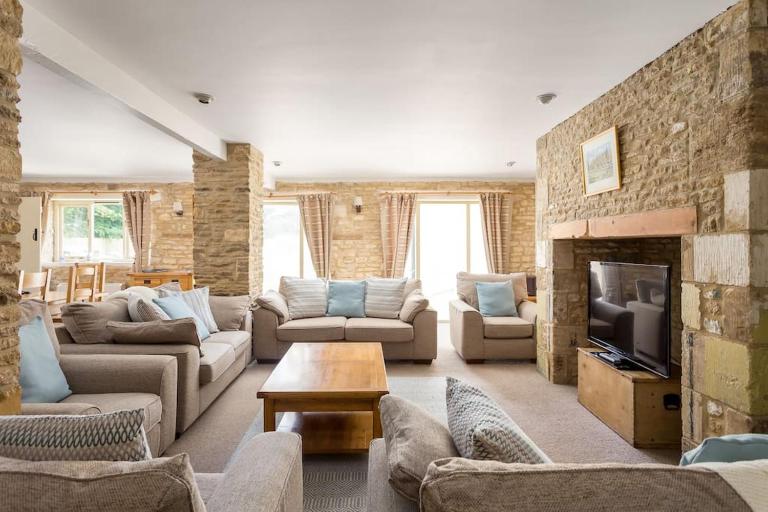 Stanton House, 6 bedroom, 5 bath - B&B Cheltenham