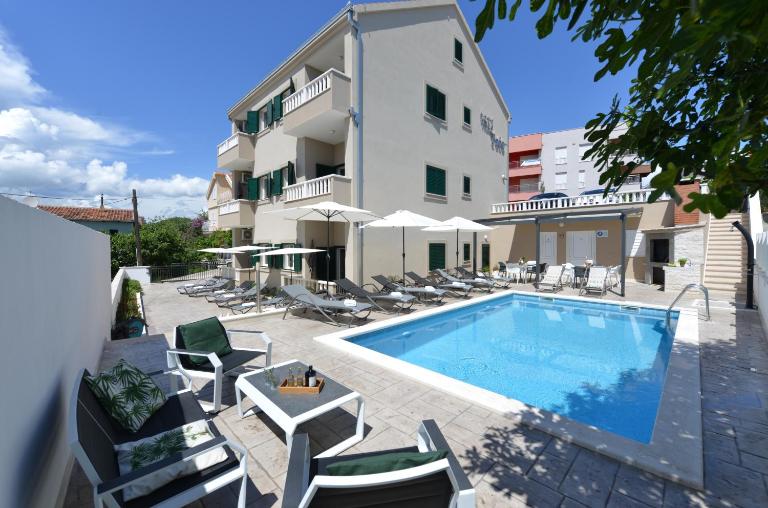 Villa Tećo - Moderne Apartments mit Pool und Meerblick - B&B Traù