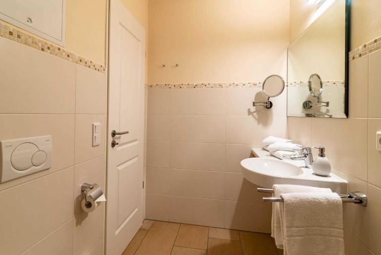 Hafendomicil Appartement WH12 - Specht - B&B Waren