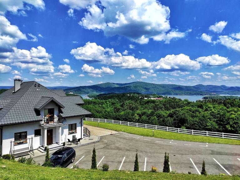 Noclegi Rezydent Polańczyk - pokoje z widokiem na Jezioro Solińskie - B&B Polańczyk
