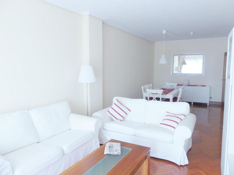 Apartamento luminoso, funcional y amplio en zona hospitalaria - B&B Pamplona