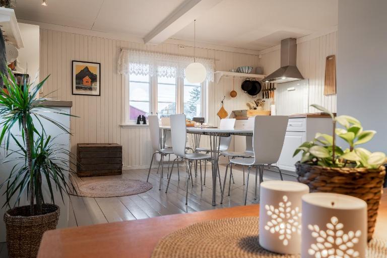 Lofoten- Fishermans lodge with a view - B&B Stamsund