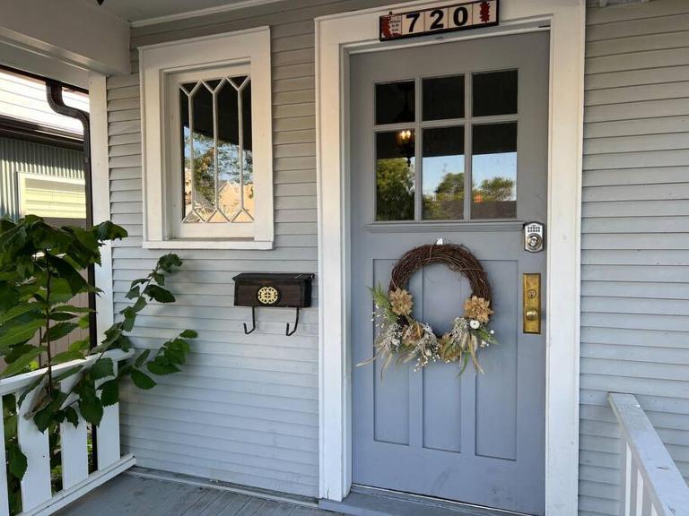 Timelessly restored home - entirely yours to enjoy - B&B Billings