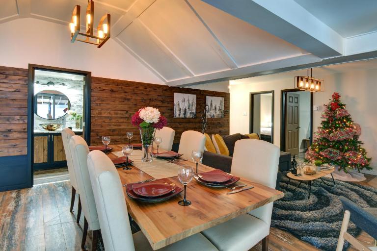 Serene Lakefront Cottage Escape - B&B Rivière-Rouge