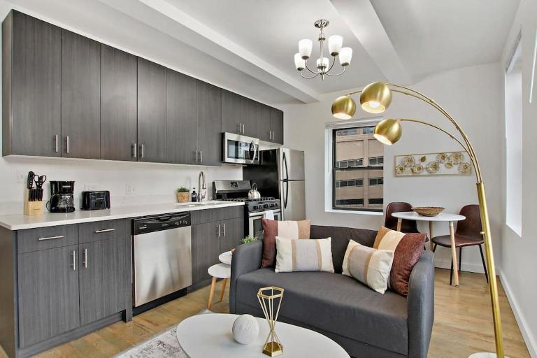 1BR Modern Luxe Apt with In-Unit Laundry - Lake 204 rep - B&B Chicago