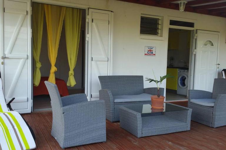 SAINTE-ANNE, LOCATION T2 SUN HOLLIDAYS - B&B Sainte-Anne