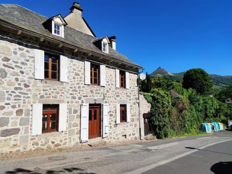 Maison familiale et authentique - Chambres d'hôtes Saint-Jacques-des-Blats