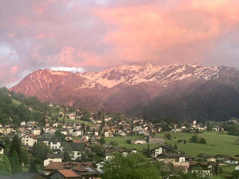 Klosters/Davos - topfloor luxury apartment with extraordinary views - B&B Klosters Dorf