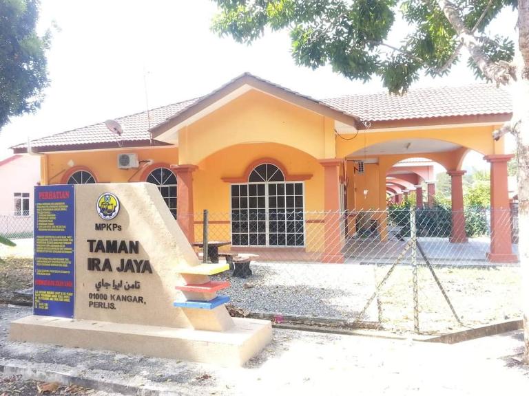 Homestay Ira Jaya - 4 Unit Rumah - B&B Kangar