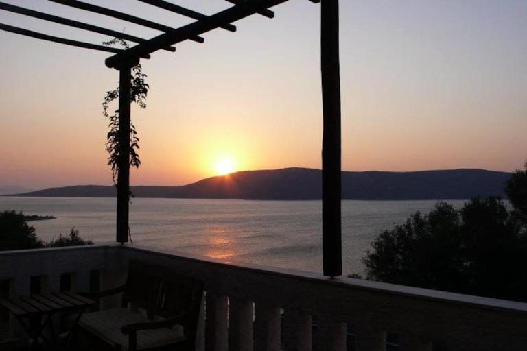 Villa with breathtaking views and private beach - B&B Ágios Dimítrios