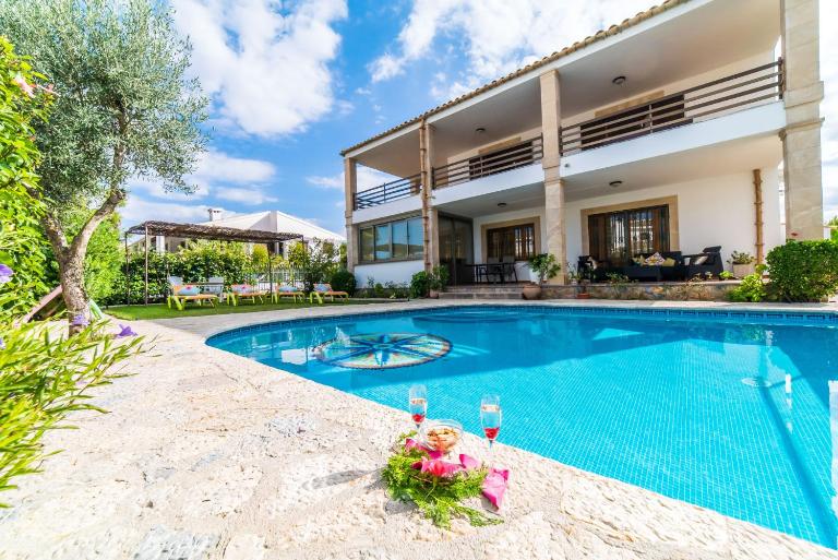 Ideal Property Mallorca - Can Paris - B&B Playa de Muro