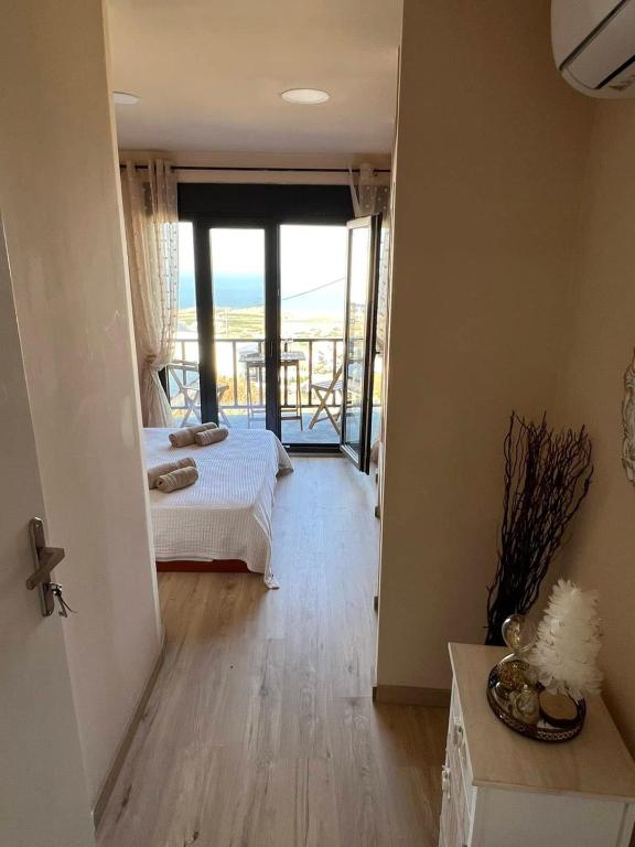 Fira center houses - B&B Firá