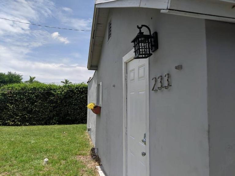 3 Bedroom Miami Home 15 Minutes to the Beach - B&B Miami