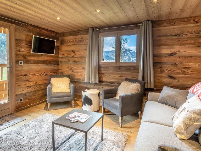 Chalet Chaleureux - 1 Ch - 4 Pers - Terrasse - Parking - FR-1-437-75 - Chambres d'hôtes La Clusaz