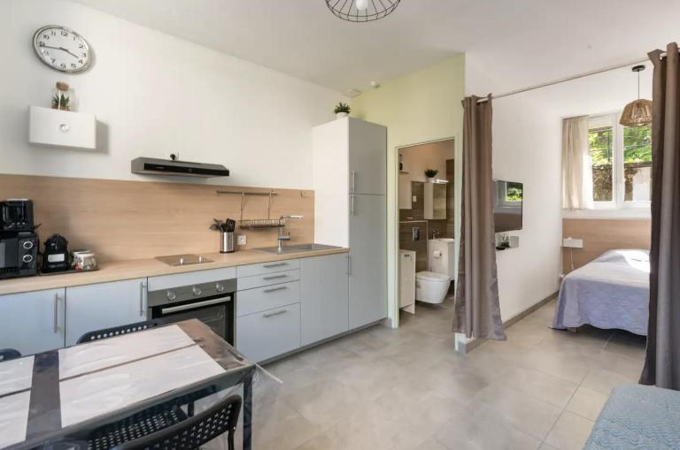 La Maisonnette du Parc au Cœur de ville & parking privé - B&B Le Creusot
