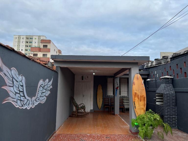 Casa 12 pessoas,5 quadras da praia, 2 vagas,Wifi,Ar condicionado - Chambres d'hôtes Praia Grande