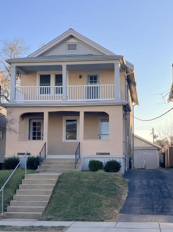 Hunter #1, Private One Bed near Xavier & Downtown - B&B Bellevue