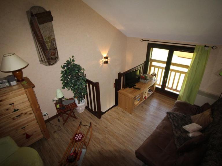 Triplex confort à 400m des pistes, 3 niveaux, 2 chambres, casier à skis, parking gratuit, Auris en Oisans - FR-1-297-66 - Chambres d'hôtes Auris