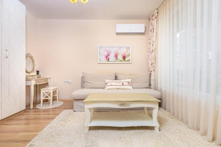 Bright & Cozy 1BD Flat with a Terrace and Parking by Flat Mаnager - B&B Filippopoli