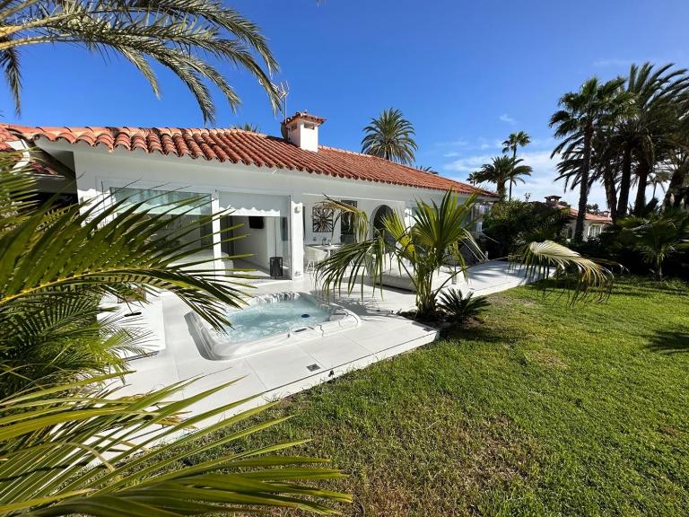 Sun Club P65 Premium Bungalow - Chambres d'hôtes Maspalomas
