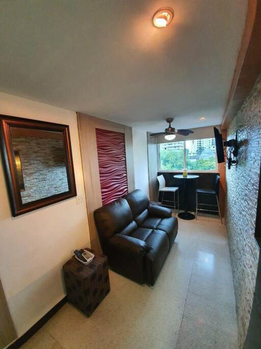 R.1111 Estudio ejecutivo, práctico, en el centro. - B&B Panamá