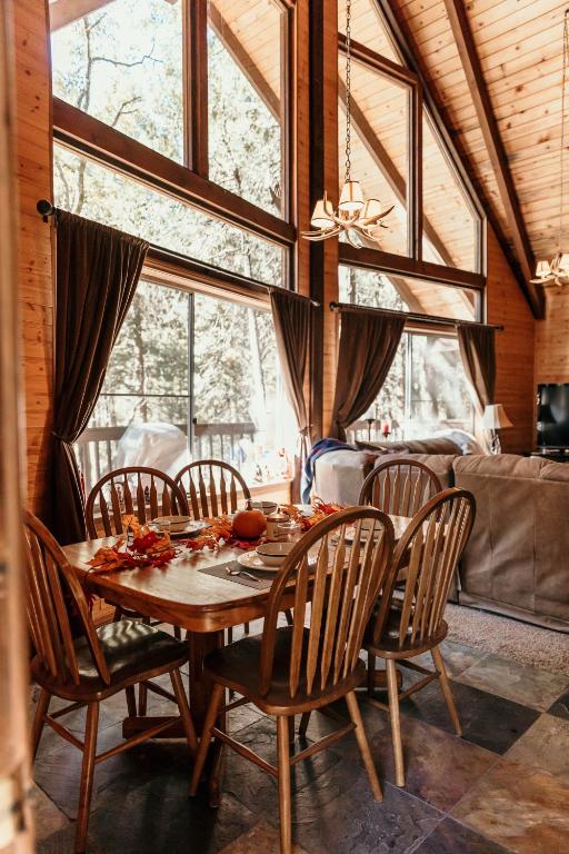 Cozy Sequoia Forest Cabin near Lake Isabella - B&B Wofford Heights