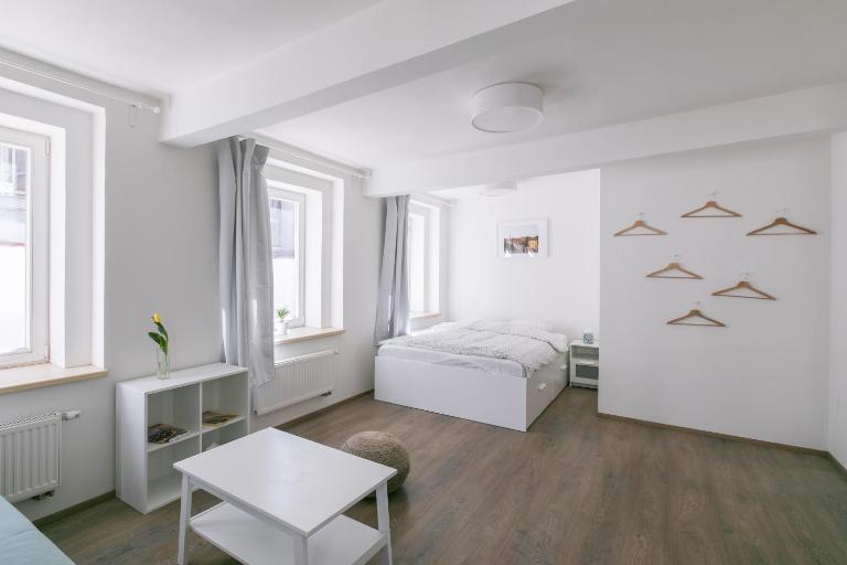 Cozy apartment in quiet courtyard near Charles Bridge - Chambres d'hôtes Prague