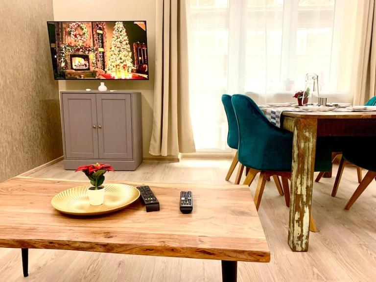 Design Apartment JoJo, Old Town, Balcony, AC - Bed and Breakfast Bratislava
