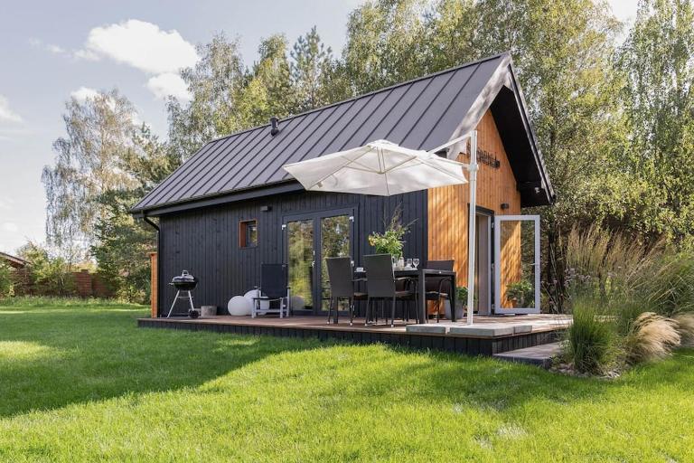 Ślusarnia-domek z sauną i balią nad jeziorem, Kaszuby - B&B Żuromino
