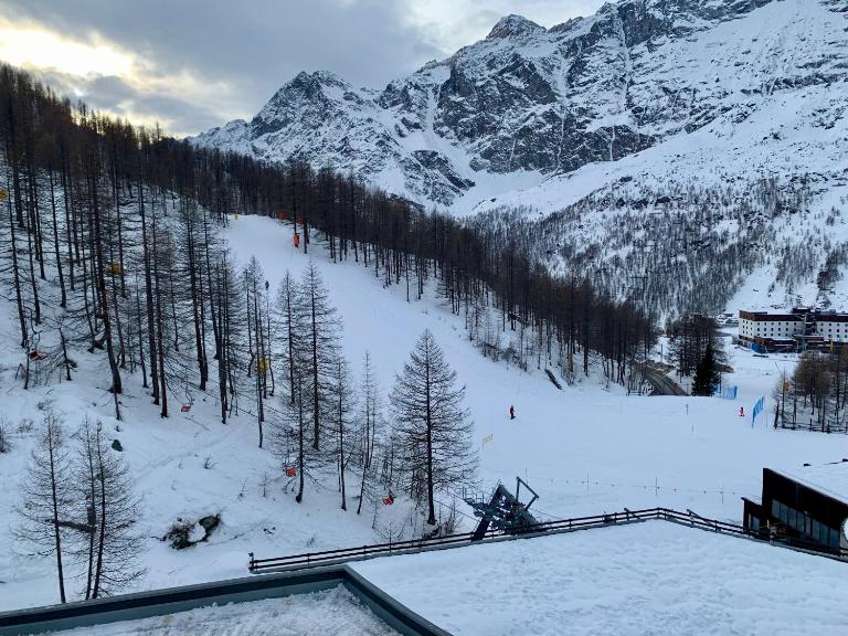 Cervinia Ski In Ski Out - Studio with Terrace - B&B Breuil-Cervinia