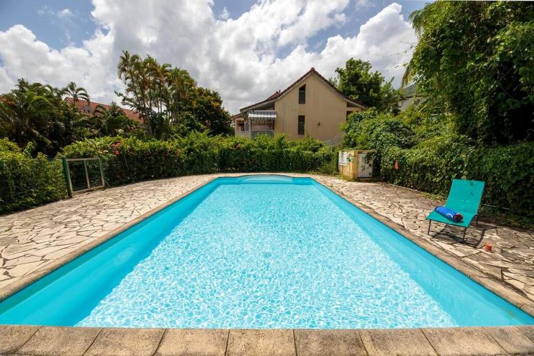 200m de la plage avec piscine - B&B Les Trois-Îlets