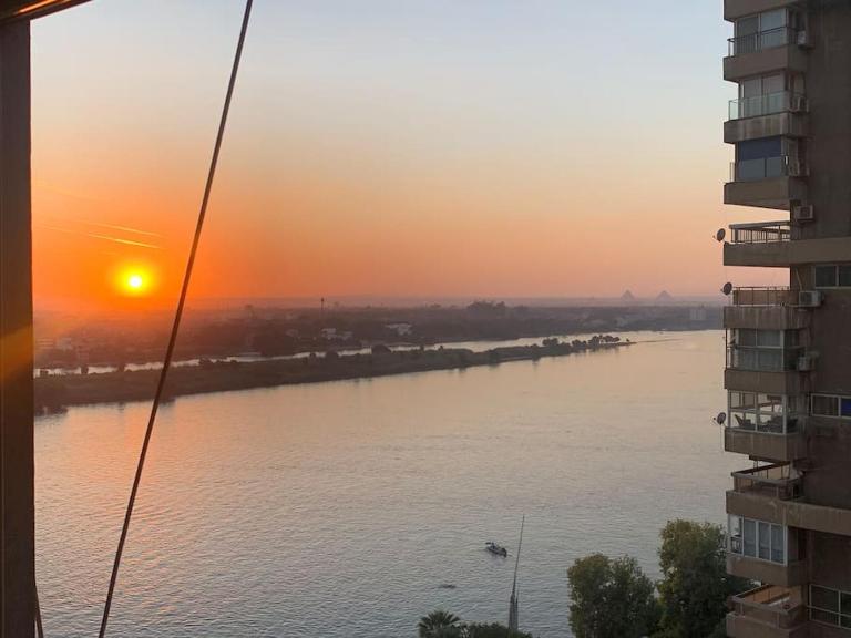 Schöne Wohnung mit Blick auf Nil und Pyramiden - B&B Il Cairo