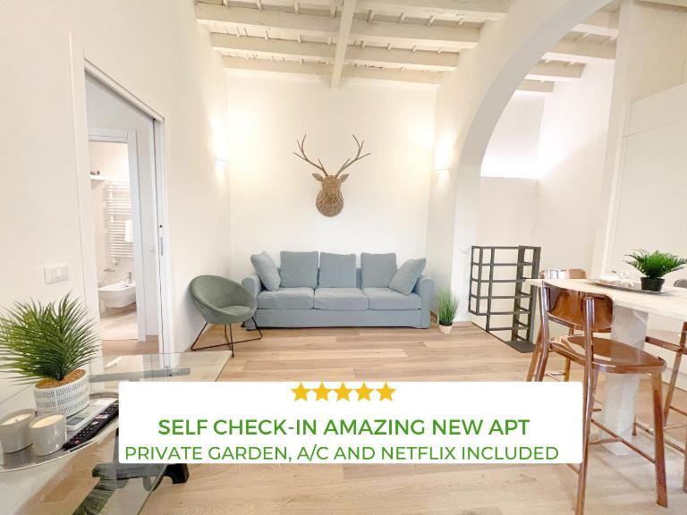 Brera - Centro Modern Apartment - Private Courtyard - B&B Milan