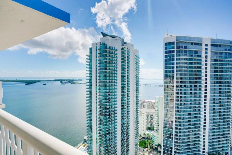 Penthouse with Ocean and City Views in Lux Miami Brickell Sleeps 4 - B&B Miami