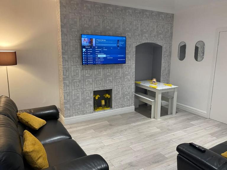 Coastal Retreat-NEW DAY PROPERTIES-next to beach - B&B South Shields