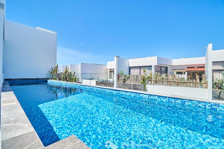 Luxury 2 Story Penthouse with Private Pool, Gym & Rooftop - Chambres d'hôtes Tulum