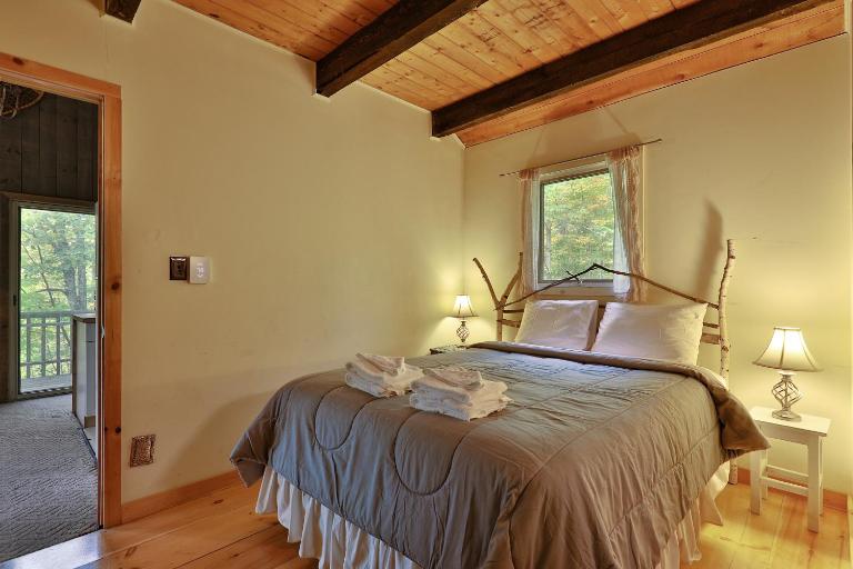 Left Duplex Home Directly Across From Pico Mountain, Close to Killington, home - B&B Killington