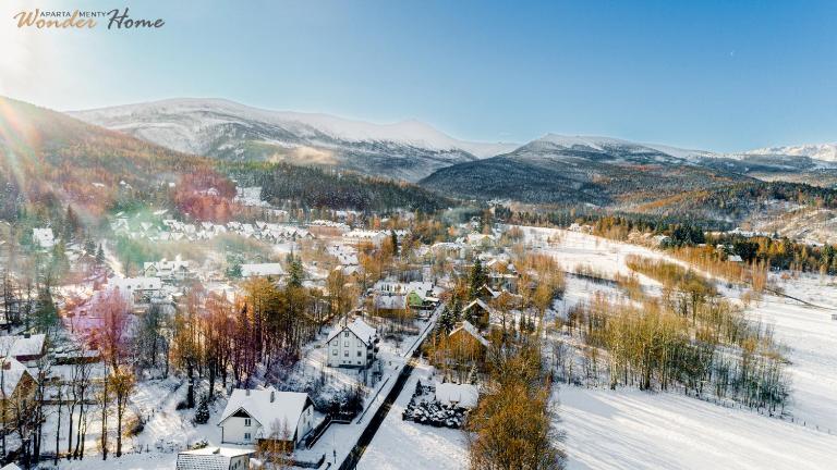 Wonder Home - Apartament z garażem, ogródkiem, miejscem na grilla i widokiem na Karkonosze - Bed and Breakfast Karpacz