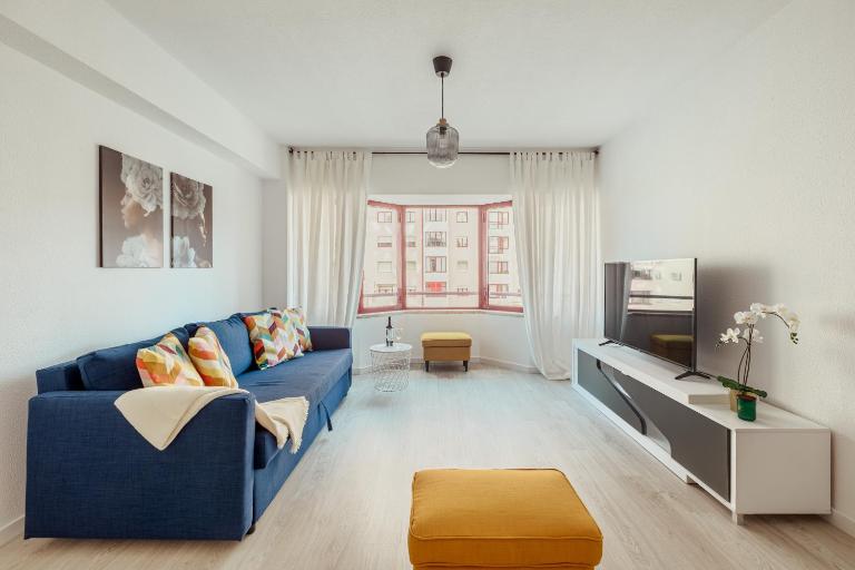 Elegant 3 bedroom apt - City centre - garage - metro - B&B Lisboa
