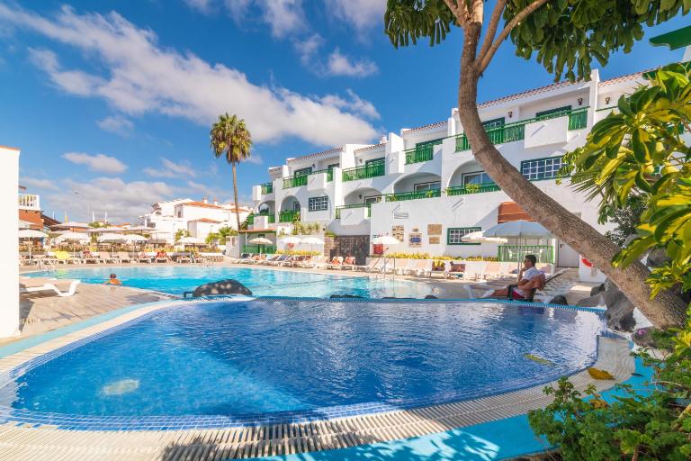 Aparthotel Neptuno Costadeje - Bed and Breakfast Adeje